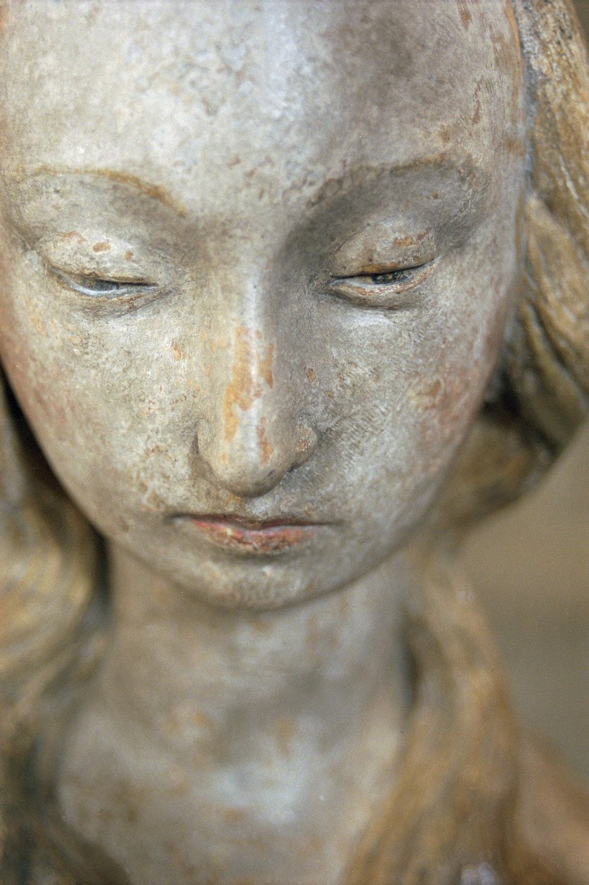 Maria Magdaleena, 1400-luvun loppu (monivärinen kivi) (katso myös 248111, 248112 ja 252685) tekijältä French School