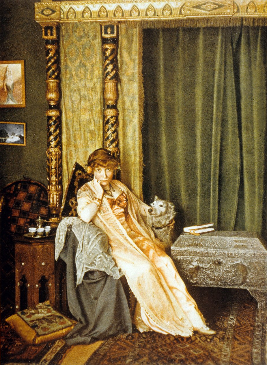 Myriam Harry, n.1910 (vedos). tekijältä French School