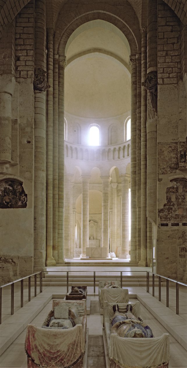 Abbey-kirkon laivi ja apsi Henrik II:n (1133-89) Englannin kuninkaan ja hänen vaimonsa Akvitanian Eleanorin (k.1204) kanssa tekijältä French School