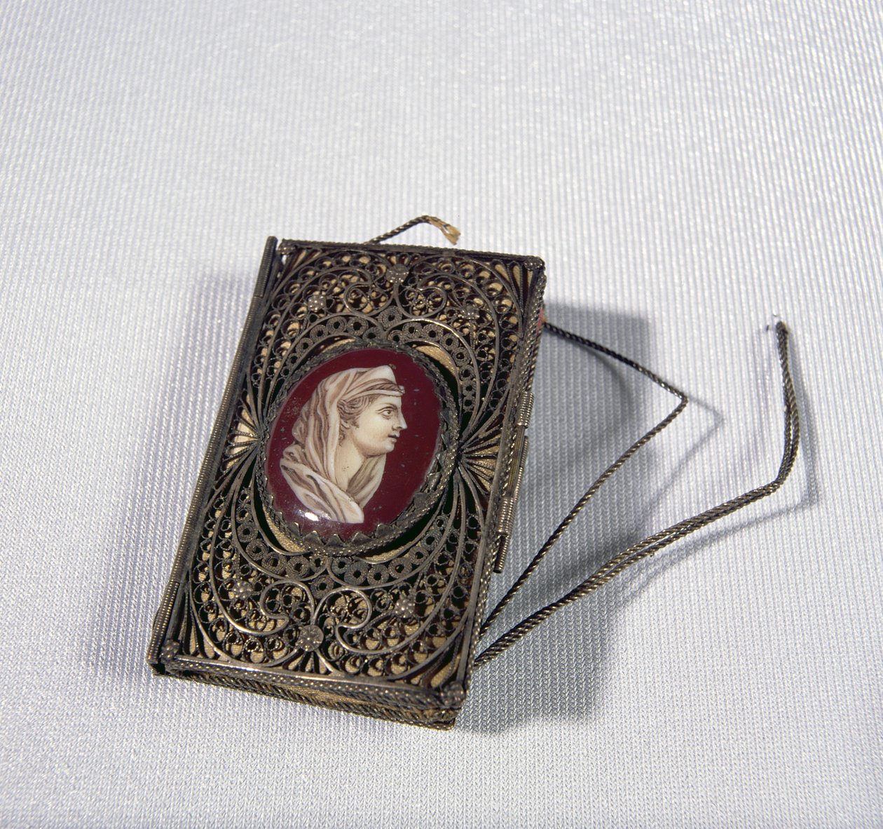 Needlecasen kerrotaan kuuluneen Mary Queen of Scotsille (1542-87) tekijältä French School