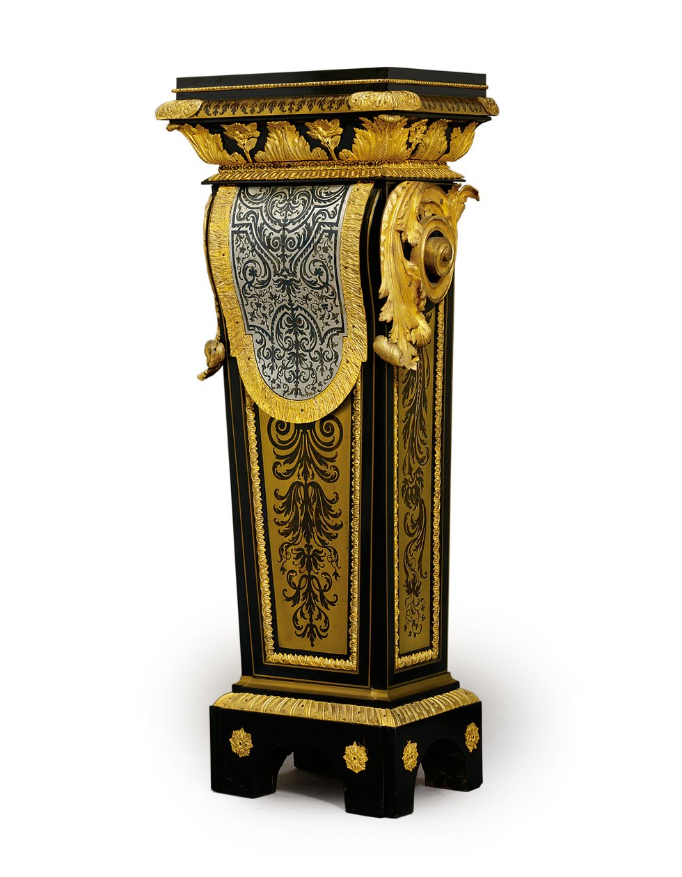 Yksi Ludvig XV:n intarsiajalustaparista, mahdollisesti tilaaja Claude-Francois Julliot, n. 1750–1760 (ormolu-asennettu Boulle-tina, messingistä upotettu sarve ja kilpikonnankuori) (katso myös 469020) tekijältä French School