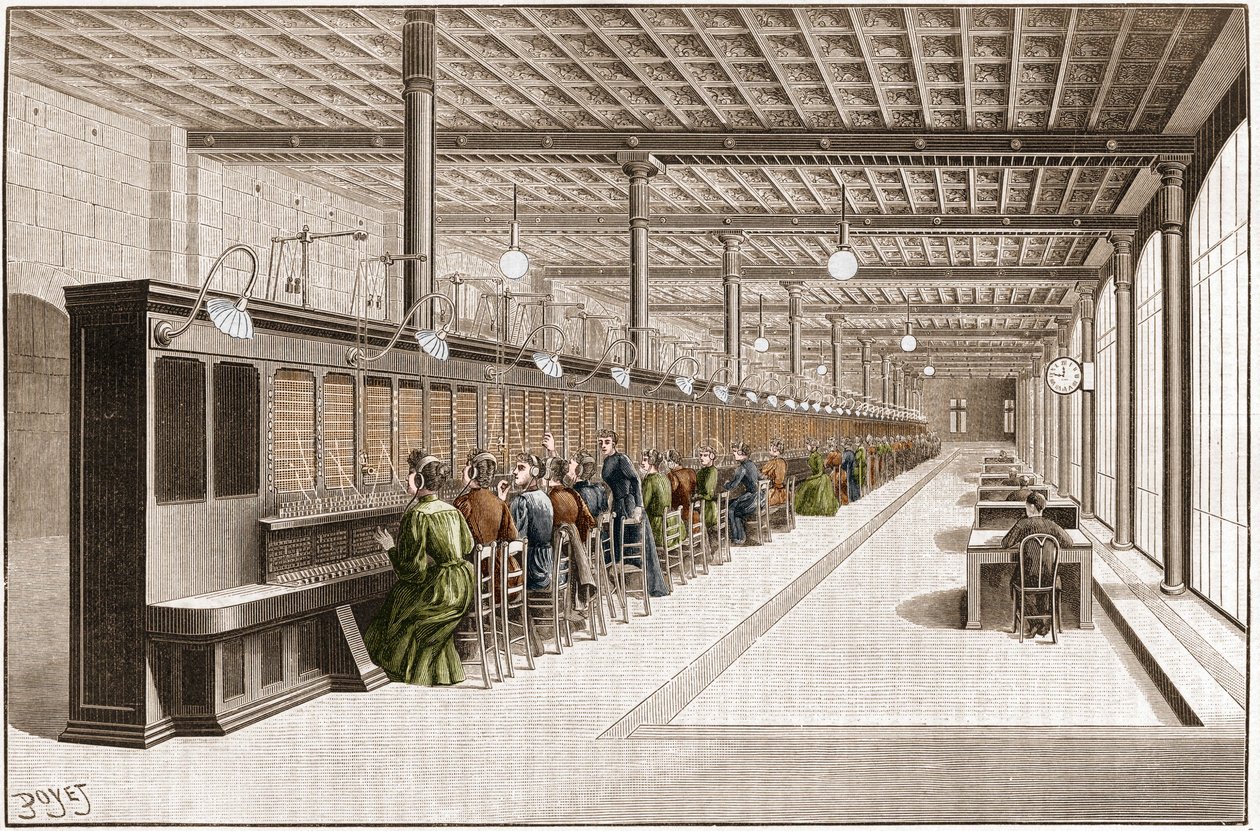 Yleiskatsaus suuresta puhelintoimistosta (Central Telephonic-standard Telephonic) rue Gutenbergilla Pariisissa, joka on järjestetty palvelemaan 6000 tilausta. Kaiverrus vuodelta 1895. tekijältä French School