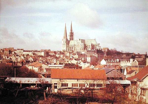 Panoraamanäkymä kaupunkiin ja katedraaliin tekijältä French School