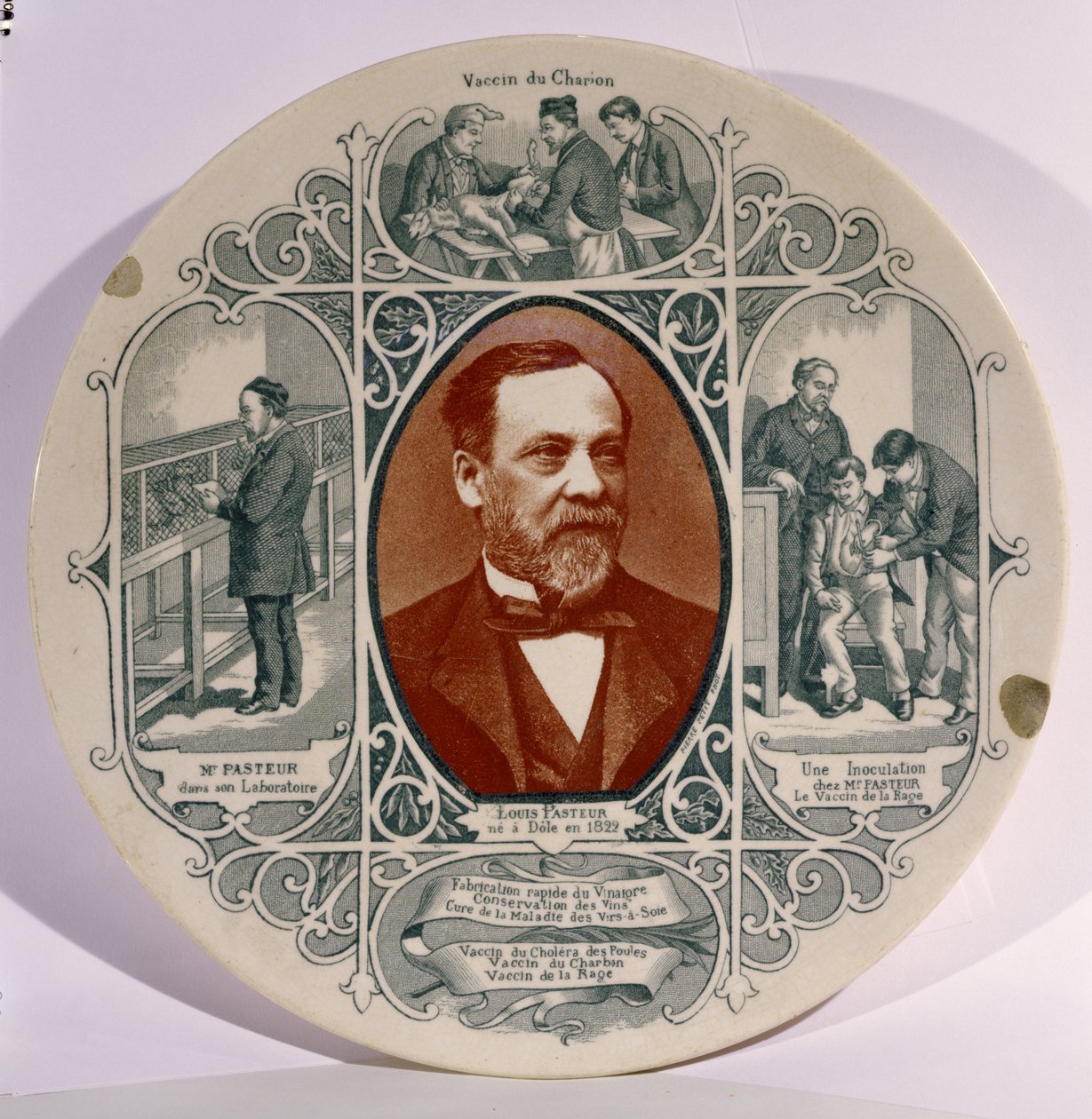 Lautas Pierre Petitin (1832-1909) Louis Pasteurin (1822-95) valokuvalla sekä kohtauksia hänen elämästään (keramiikka) tekijältä French School