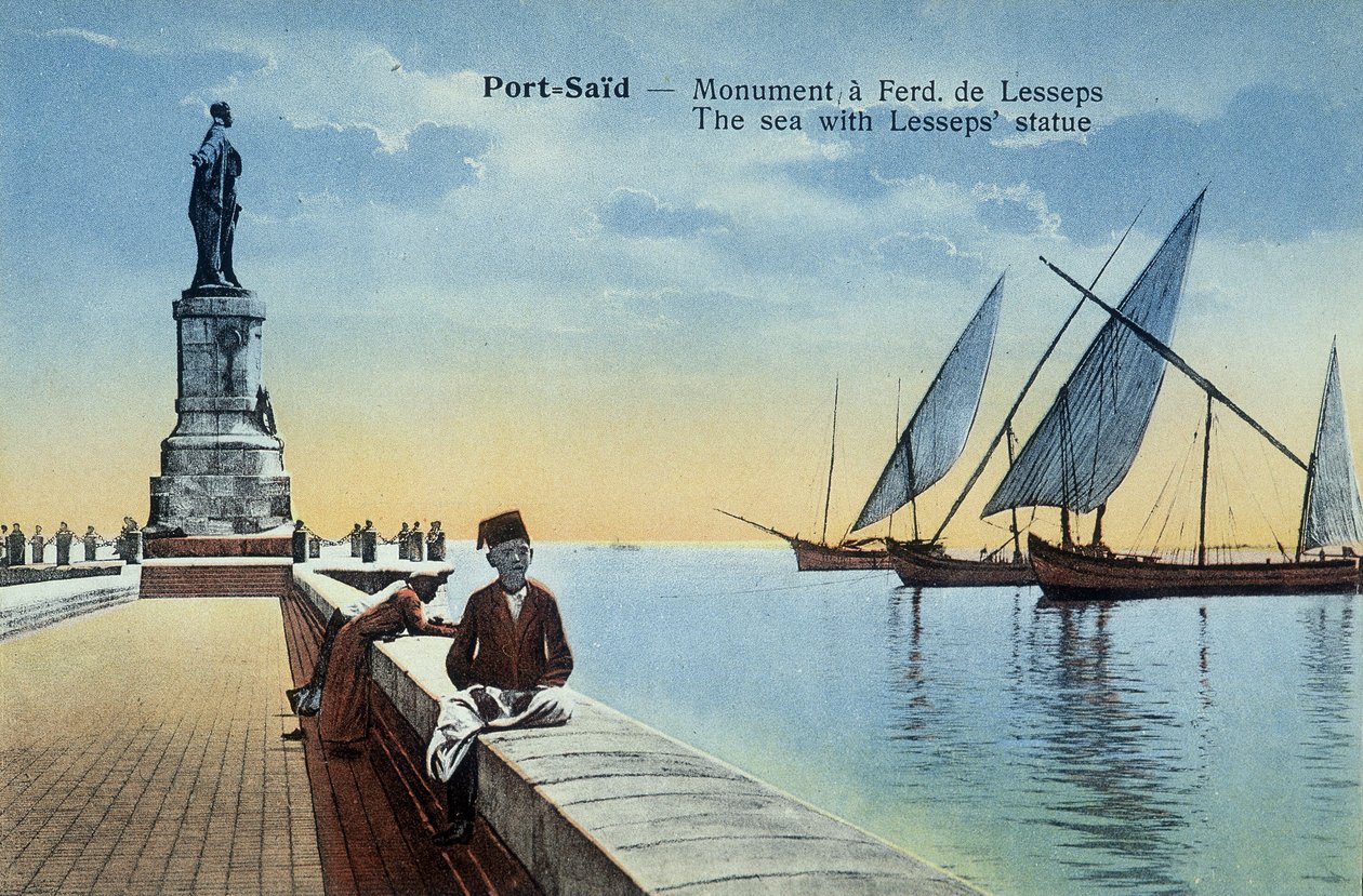 Port Said -postikortti. Fernand de Lessepsille omistettu muistomerkki, josta on näkymät satamaan ja merelle. Noin 1900 (postikortti) tekijältä French School