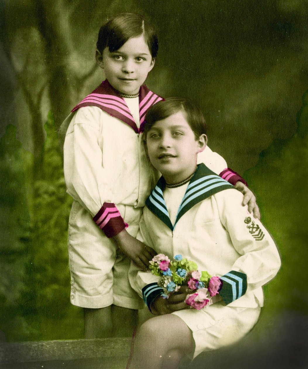 Kahden pojan muotokuva n. 1898 (käsin sävytetty kuva) tekijältä French School