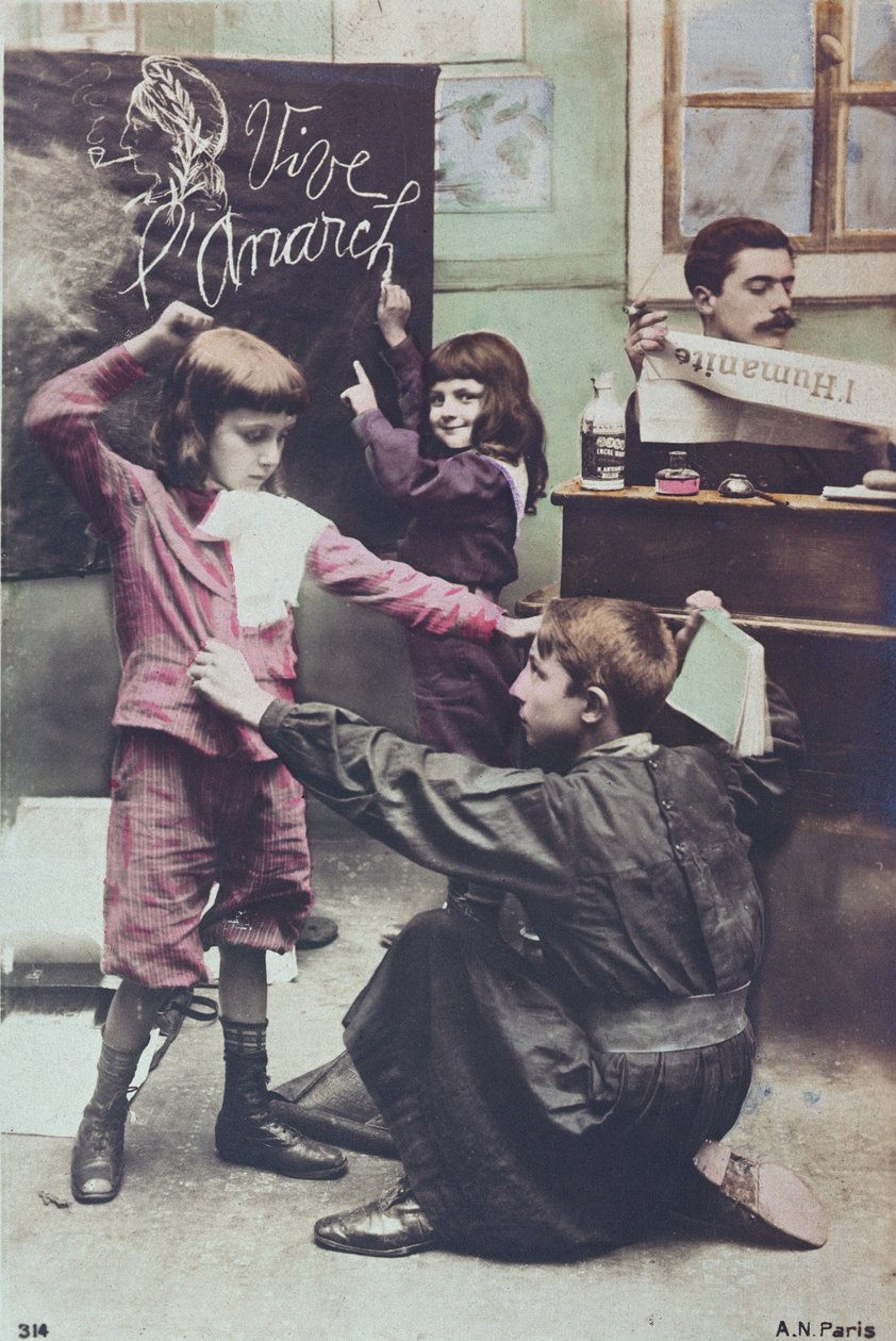 Maallista koulutusjärjestelmää arvosteleva postikortti, n. 1910 tekijältä French School