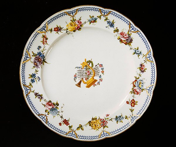 Nuotit koristeltu Sevres-lautanen, 1764 (fajanssi) tekijältä French School