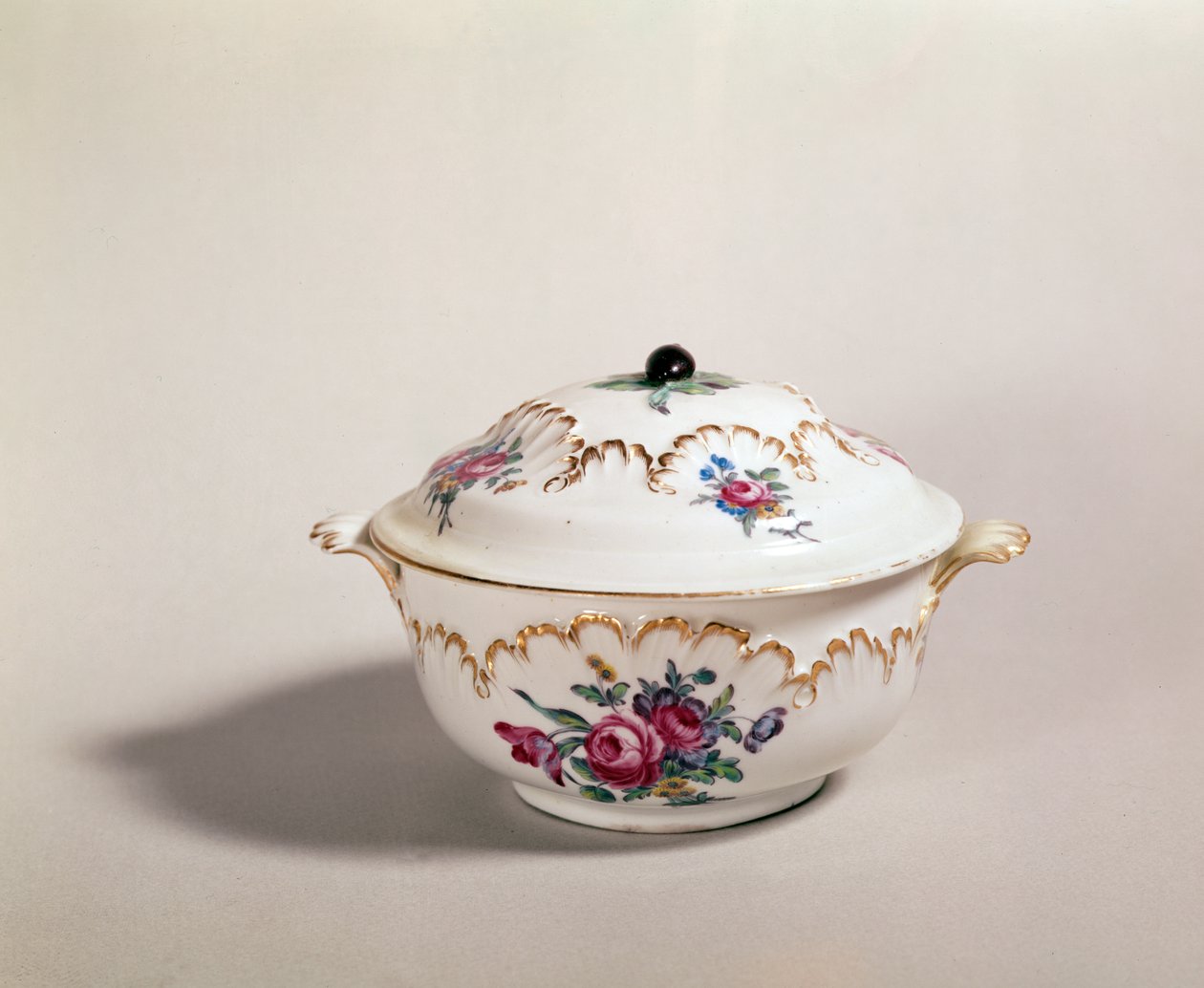 Keittokulho, valmistettu Tournaissa, 1775-80 (posliini) tekijältä French School