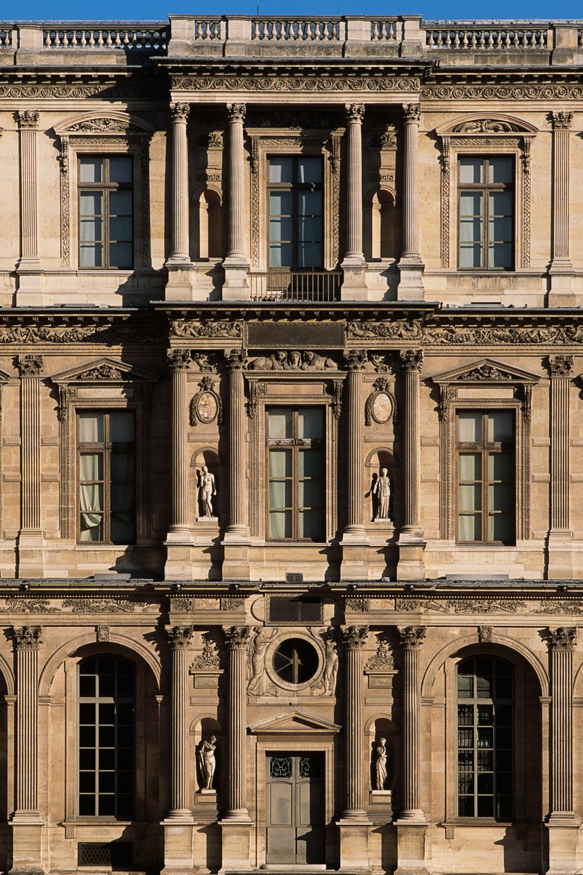 Cour Carree, pohjoispuoli tekijältä French School