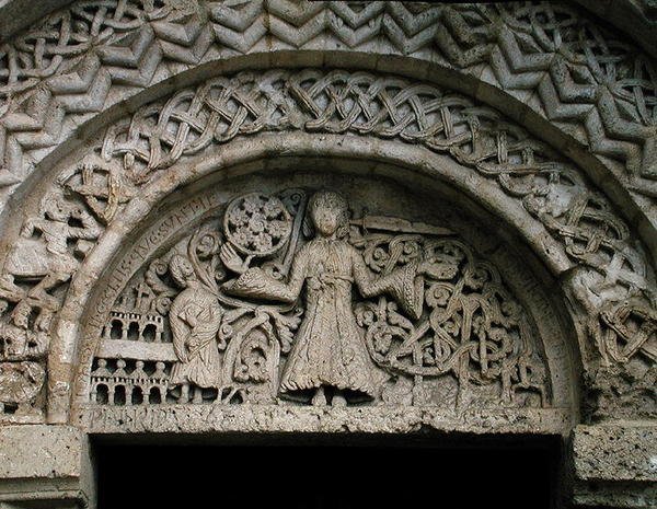 Tympanum, joka kuvaa Ilmestyskirjan Kristusta pitelemässä seitsemää tähteä kädessään. tekijältä French School
