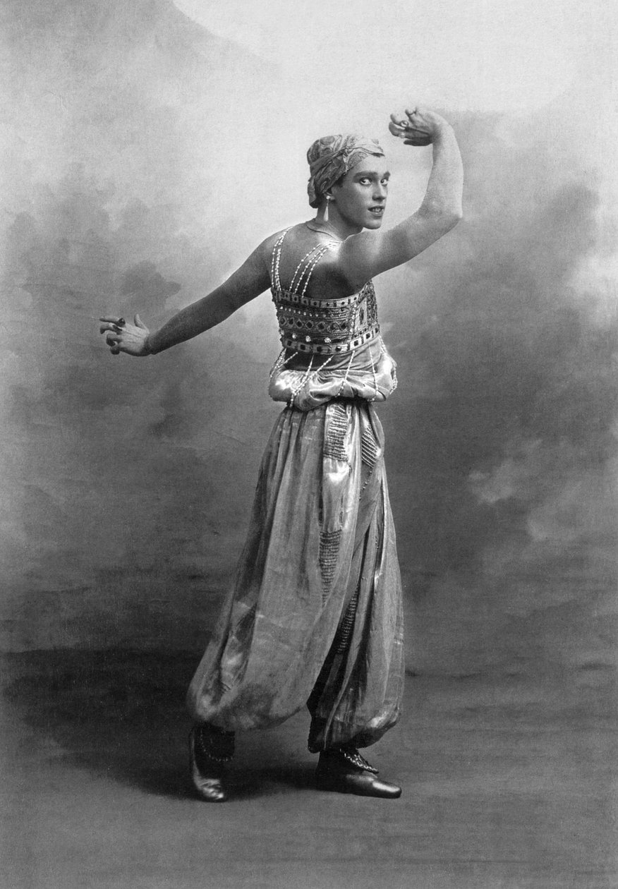 Vaslav Nijinsky (1890-1950) venäläinen tanssija, jonka syntyperä on puolalainen, tässä baletissa Sheherazade. tekijältä French School