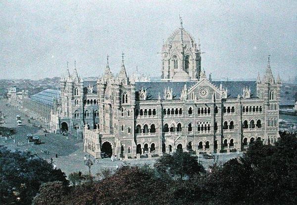Victoria Terminus, Bombay, kaiverrus Gillot, n. 1910 (väri litho) tekijältä French School