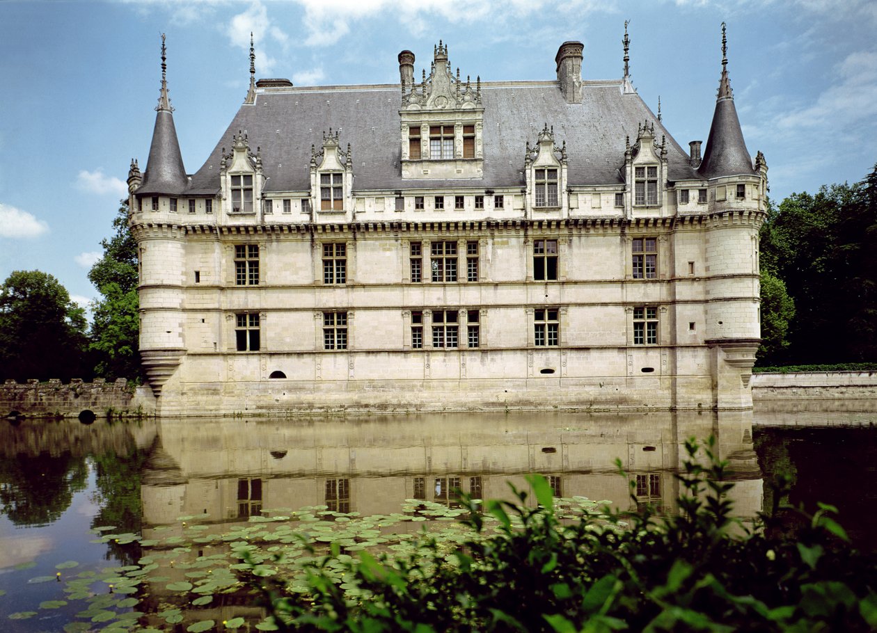 Näkymä Chateau dAzay-le-Rideaulle, rakennettu Gilles Berthelotille, 1518-27 tekijältä French School