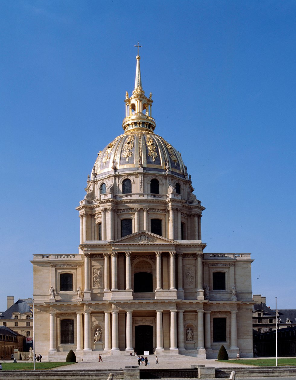 Näkymä Hotel des Invalides -muistomerkille, jonka rakentamisen määräsi Ludvig XIV vuonna 1670. Pariisi tekijältä French School