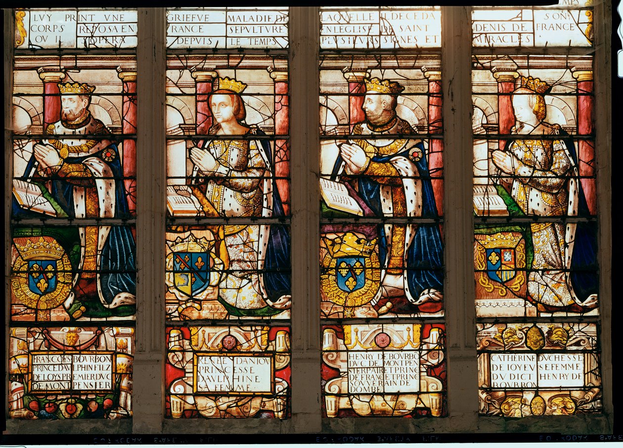 Ikkuna, joka kuvaa Francois de Bourbonia (1539-92) Prinssi Dauphinia, Rene dAnjoua (1550-74) Montpensier-herttuatar, Henri de Bourbon (1573-1608) Montpensier-herttua ja Catherine de Joyeuse, herttuatar de Guis tekijältä French School