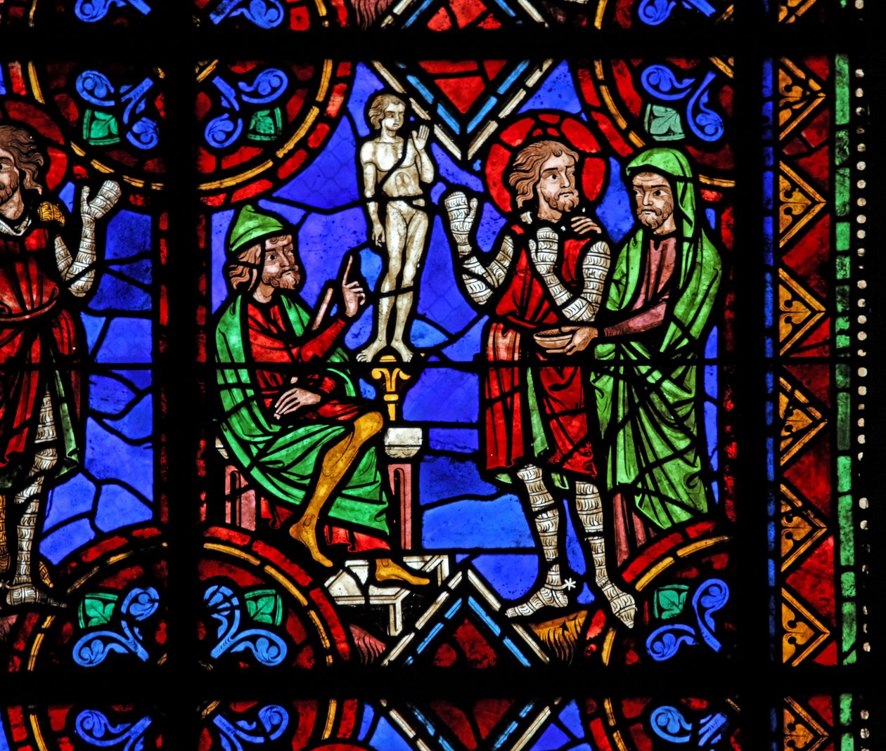 Ikkuna w06, joka kuvaa St Julian of Brioude tarinaa - St Ferreol, Julienin ystävä, joka kuoli Diocletianuksen vainojen aikana ja pakotettiin palvomaan epäjumalia tekijältä French School