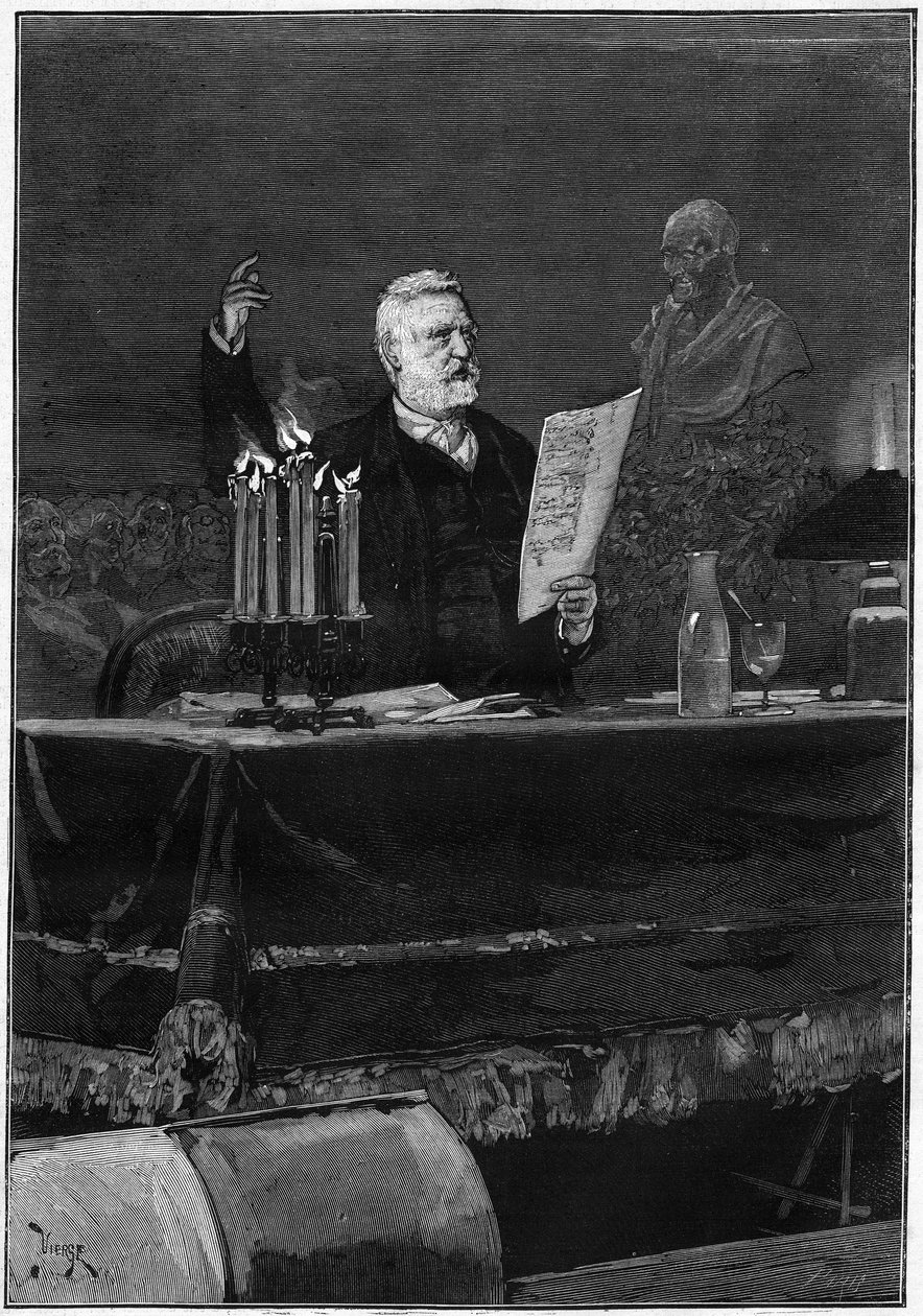 Kirjailija Victor Hugo (1802-1885) puhuu kuuluisan Voltairen kuoleman 100-vuotisjuhlan kunniaksi Theater de la Gaitessa Pariisissa 30. toukokuuta 1878. Kaiverrus "" Le Monde Illustré" -julkaisussa nro 1106, 8. kesäkuuta 1878. tekijältä French School