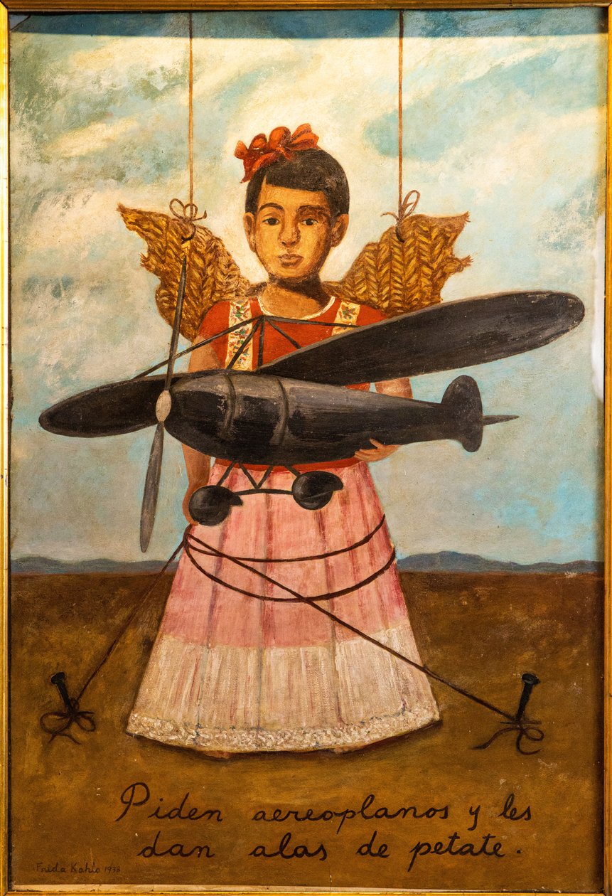 He pyytävät lentokoneita, ja heille annetaan oljista tehdyt siivet. tekijältä Frida Kahlo