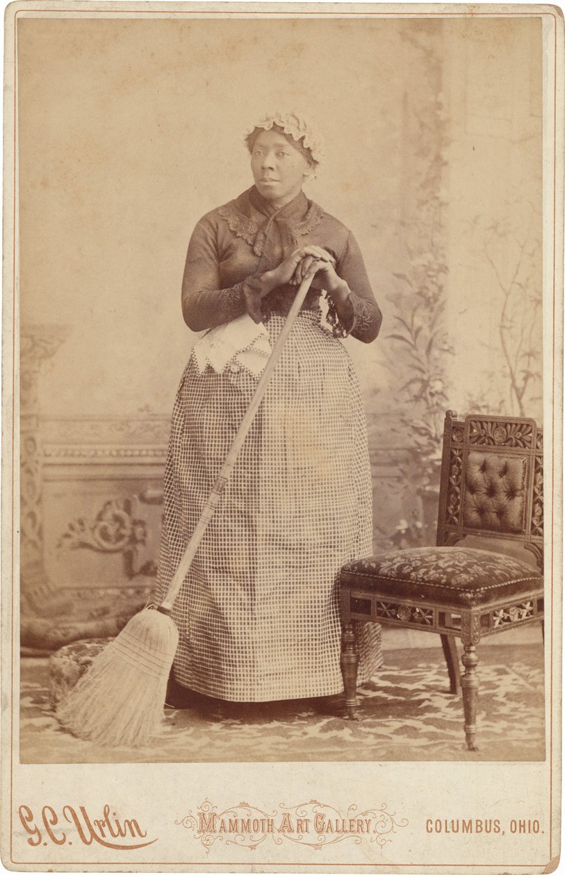 Muotokuva naisesta luuta kädessään, n. 1885 (kuva) tekijältä G.C. Urlin