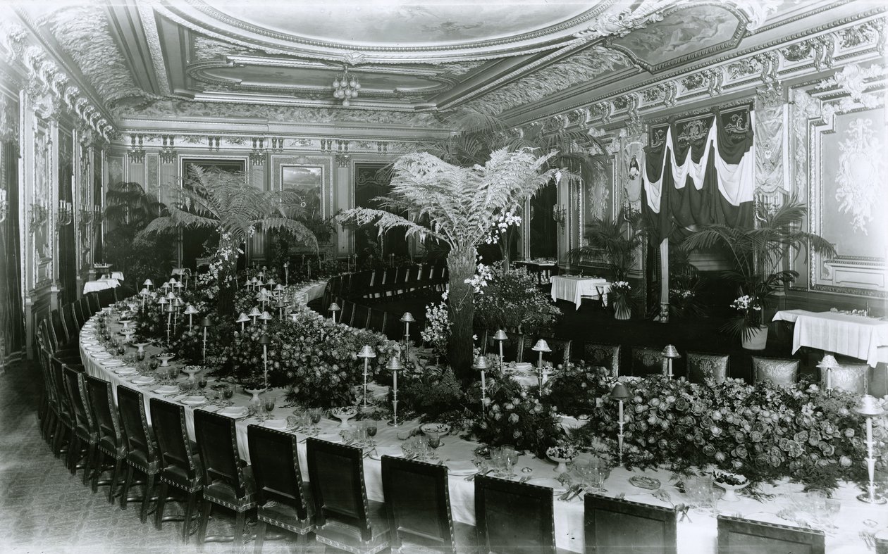 Metropolitan Clubin sisustus tekijältä G.P. Hall und Sohn