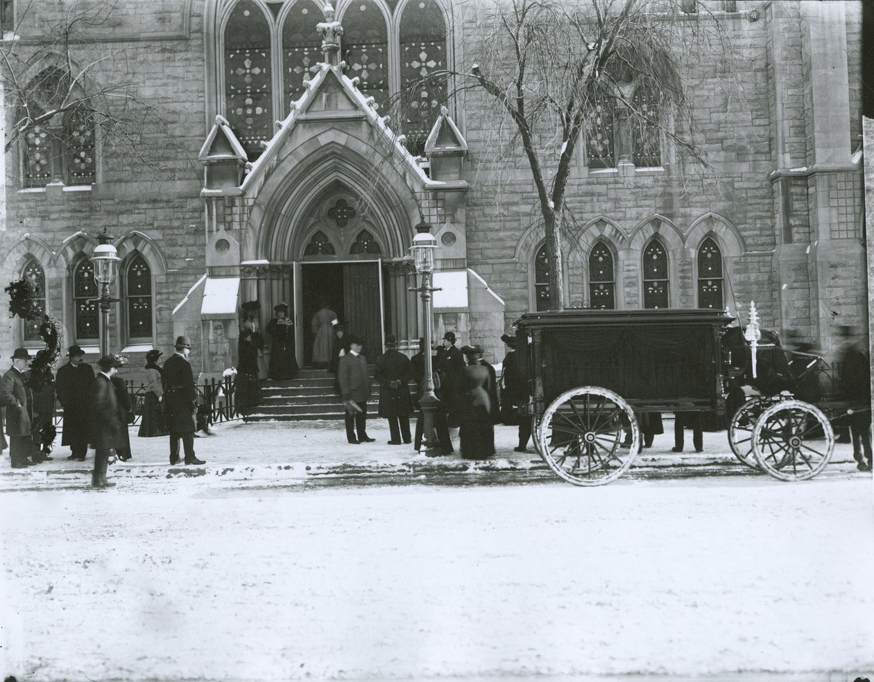 Rouva Gilbertin hautajaiset, Bloomingdalen reformoitu hollantilainen kirkko, New York City tekijältä G.P. Hall und Sohn