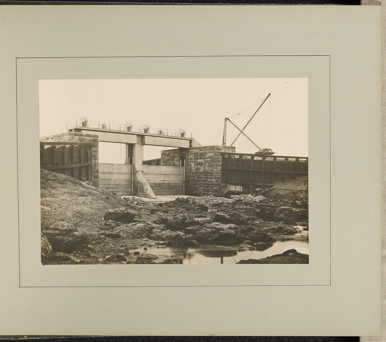 Norton Sluices - Canal Face tekijältä G. Herbert and Horace C. Bayley