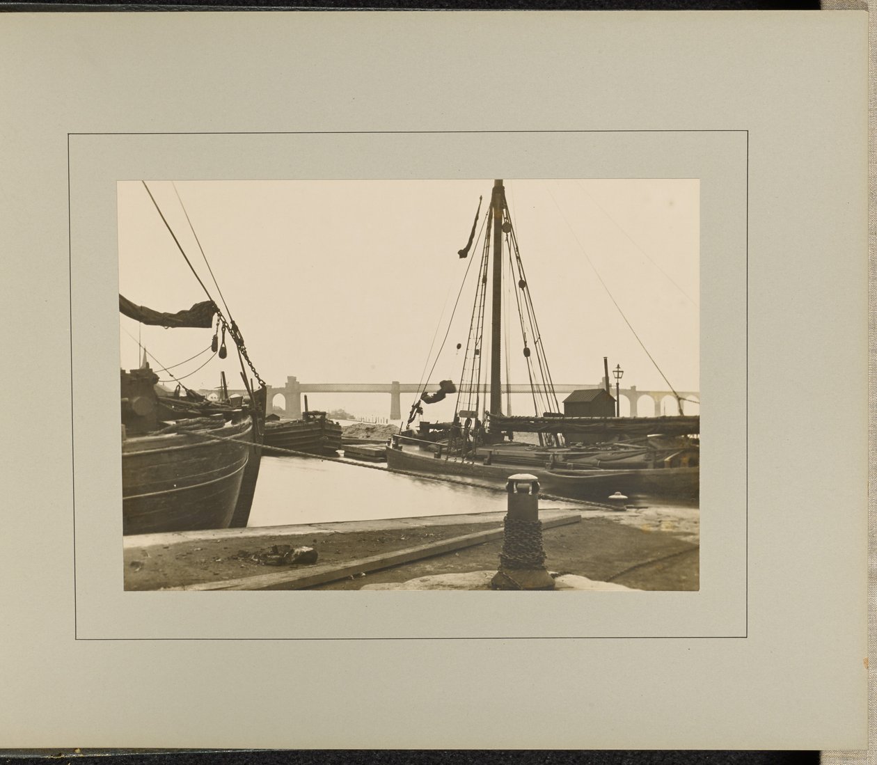 Runcorn - Old Quay Docks tekijältä G. Herbert and Horace C. Bayley