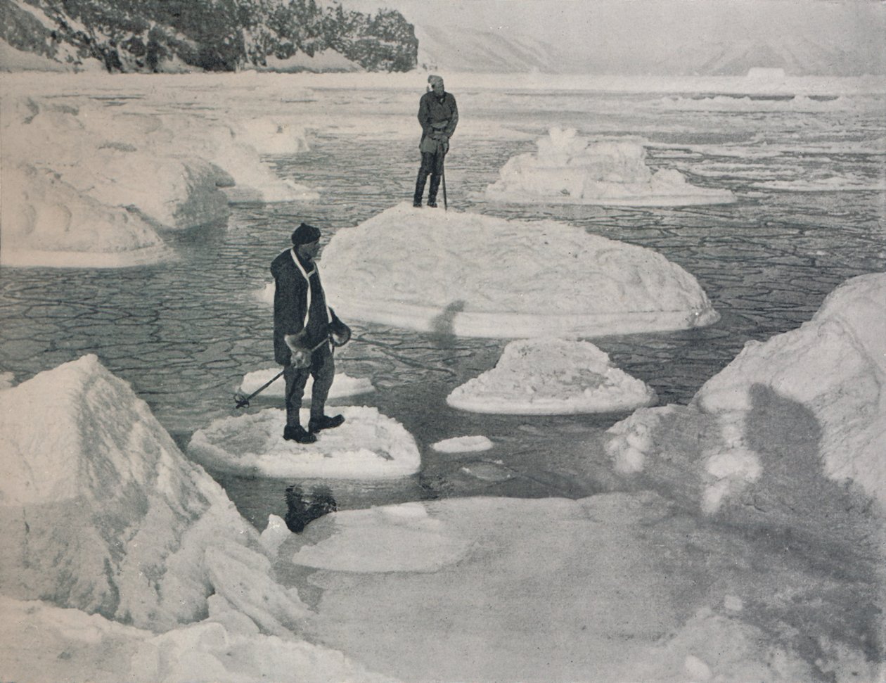 Campbell ja Priestley Afloat on Pancake Ice, 1912, 1913 tekijältä G. Murray Levick