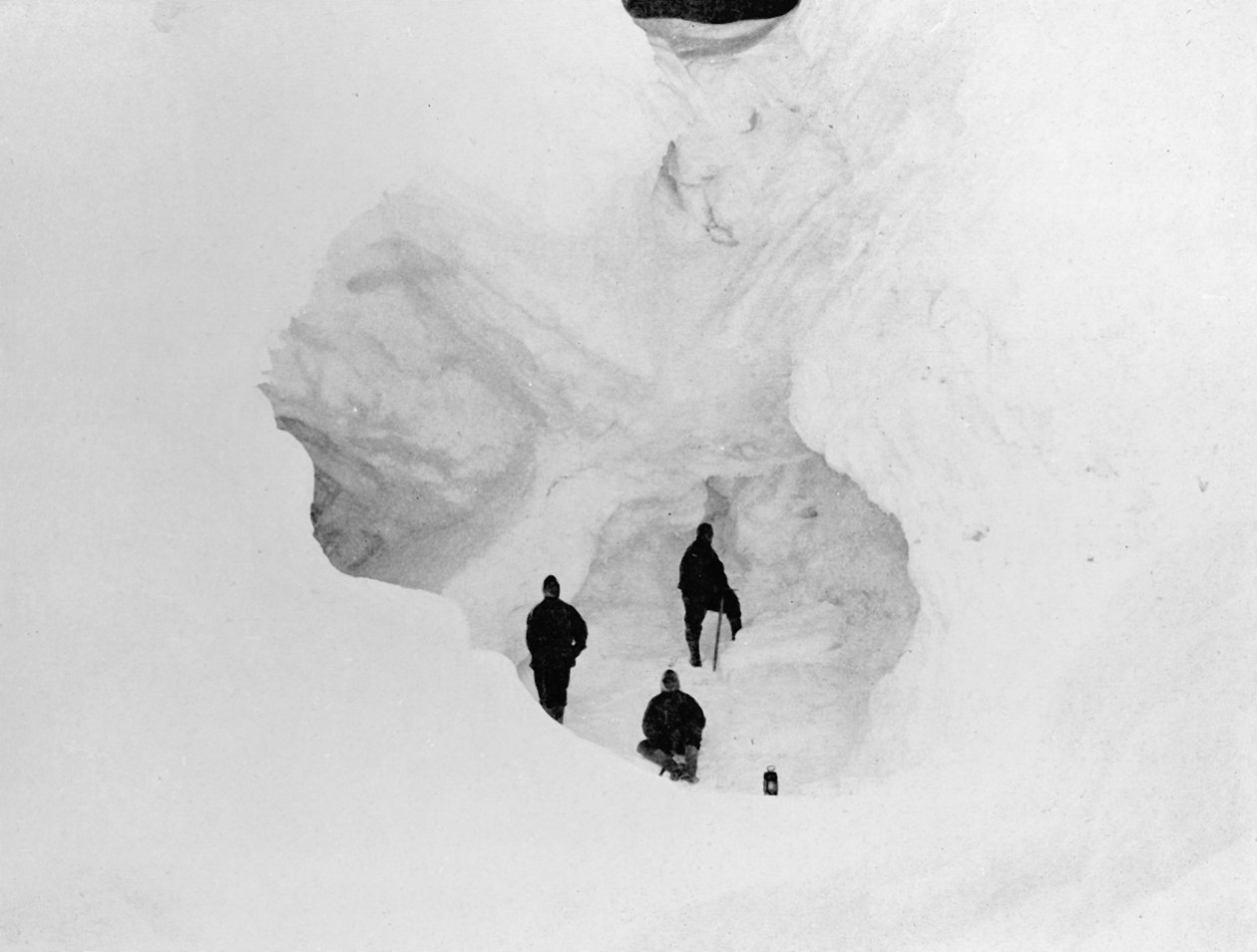 Jääluola, c1911, 1913 tekijältä G. Murray Levick