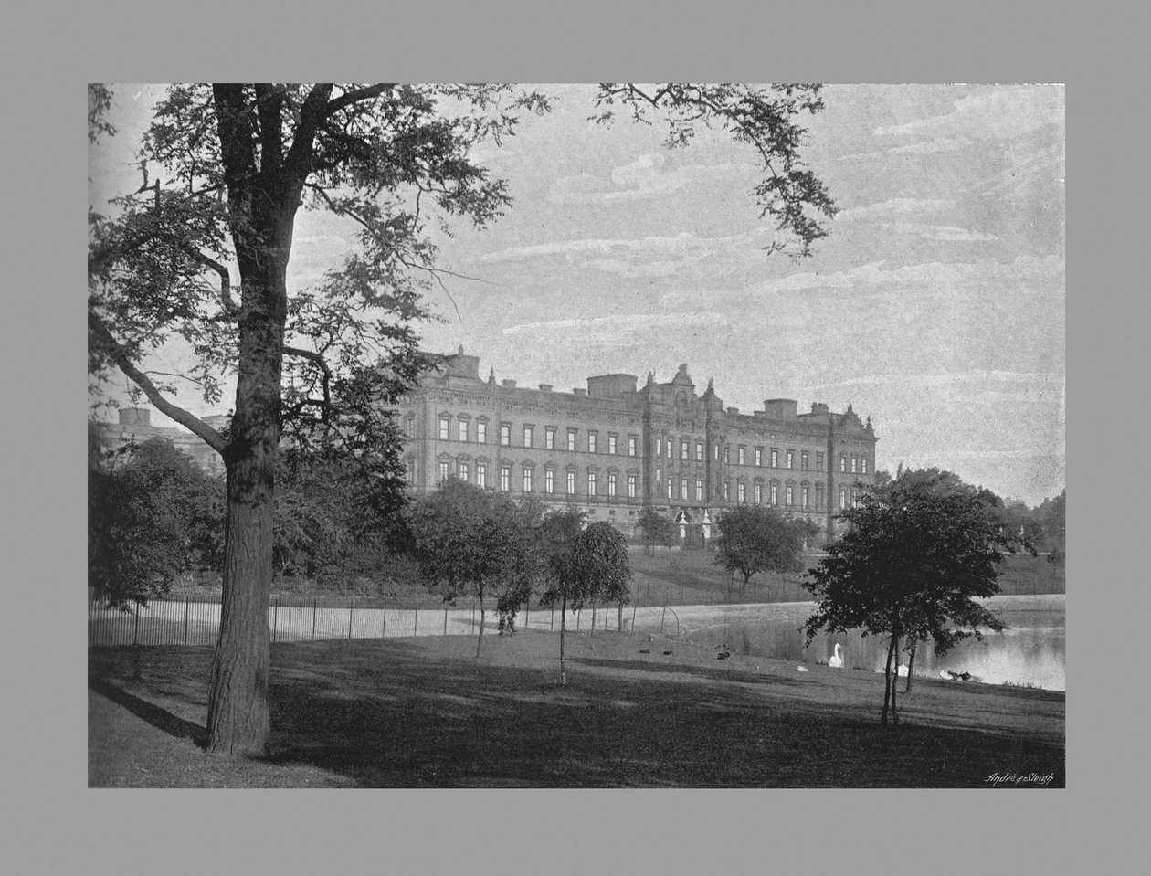 Buckinghamin palatsi, Lontoo, c1900 tekijältä G. W. Wilson and Company
