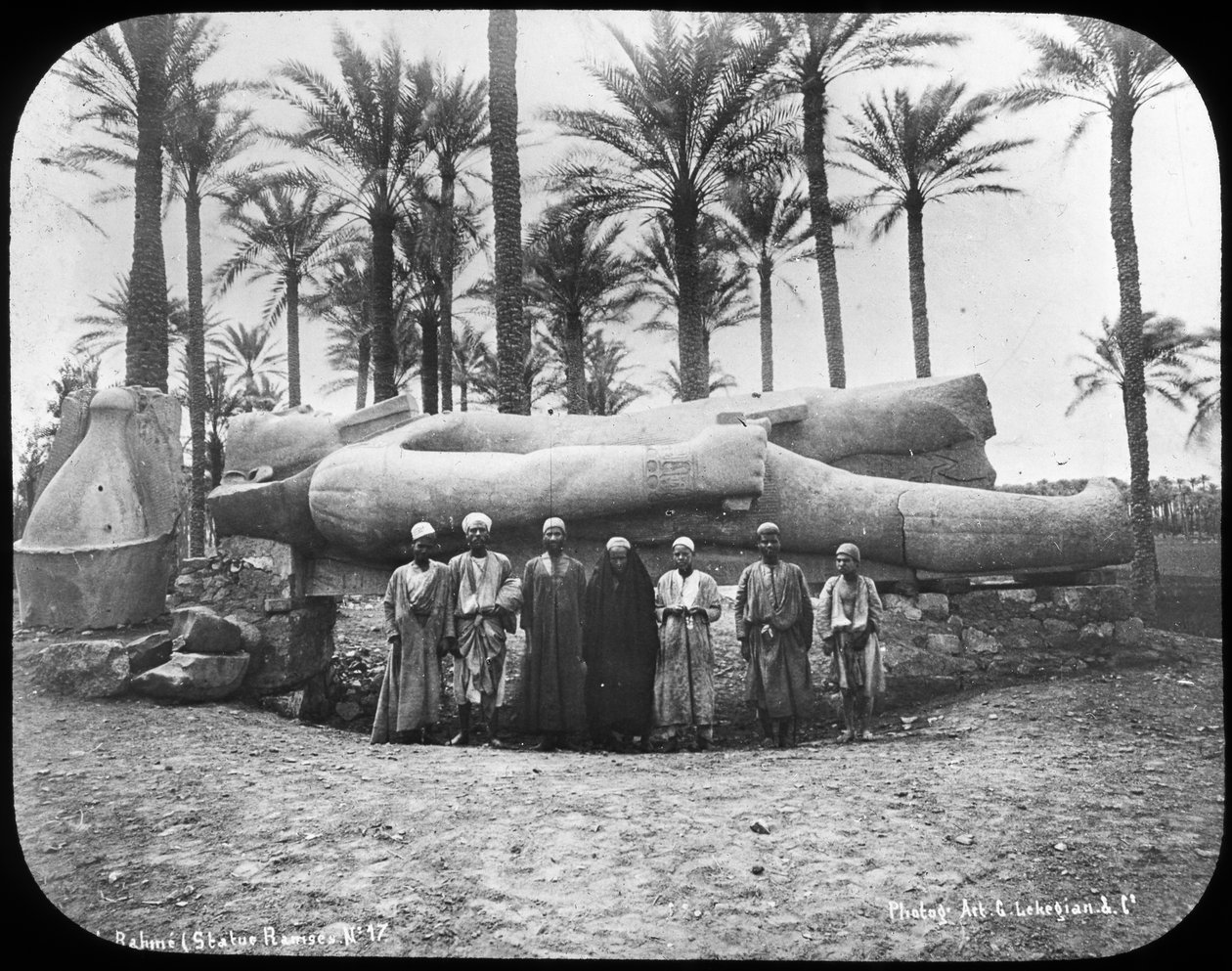 Pudonnut valtava Ramses Suuren patsas, Memphis, Egypti, 1890 tekijältä Gabriel Lekegian