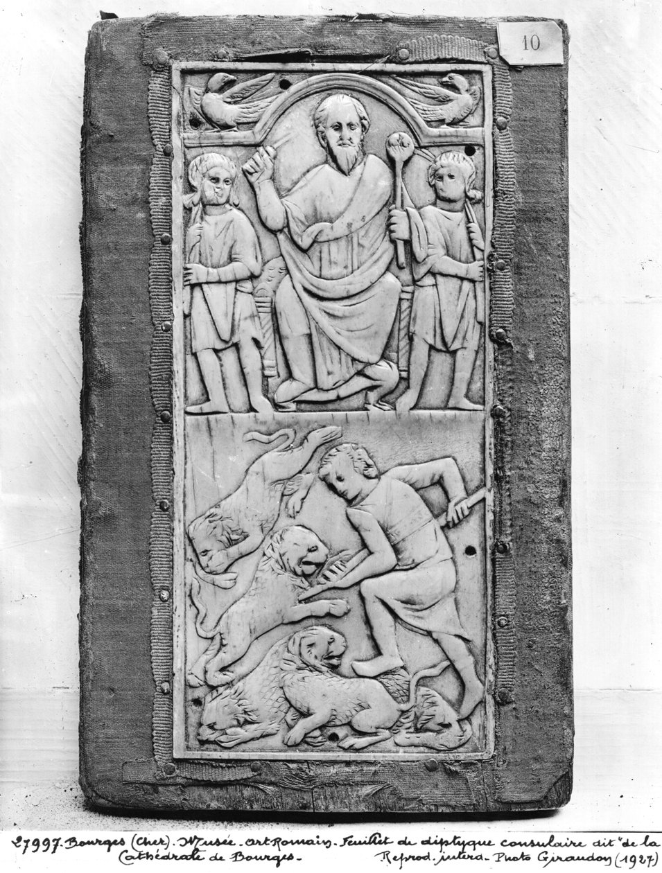 Aetiuksen konsulidiptyykki, oikeanpuoleinen paneeli (ks. myös 213282). tekijältä Gallo Roman