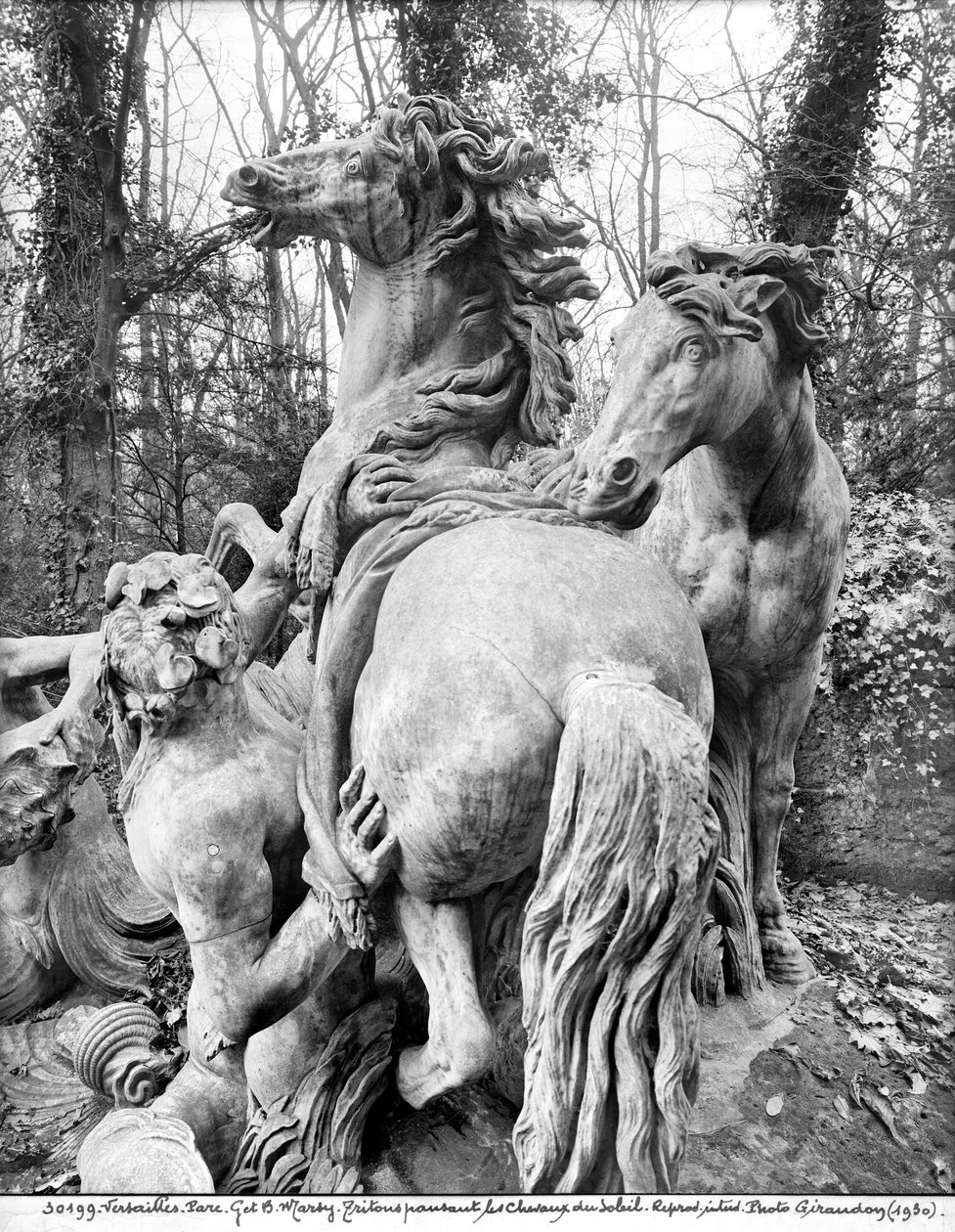 Tritonit hoitavat kahta auringon hevosta Apollon kylpylälehdossa, n. 1667–1672 (katso 242850, 242856–242860) (marmori) tekijältä Gaspard and Balthazar Marsy