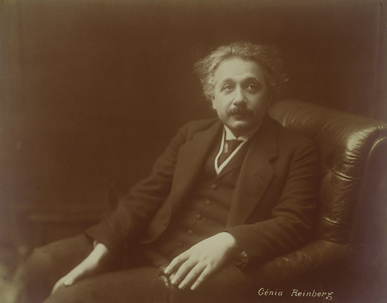 Albert Einstein (1879-1955) mahdollisesti Pariisin-vierailullaan vuonna 1922 tekijältä Genia Reinberg