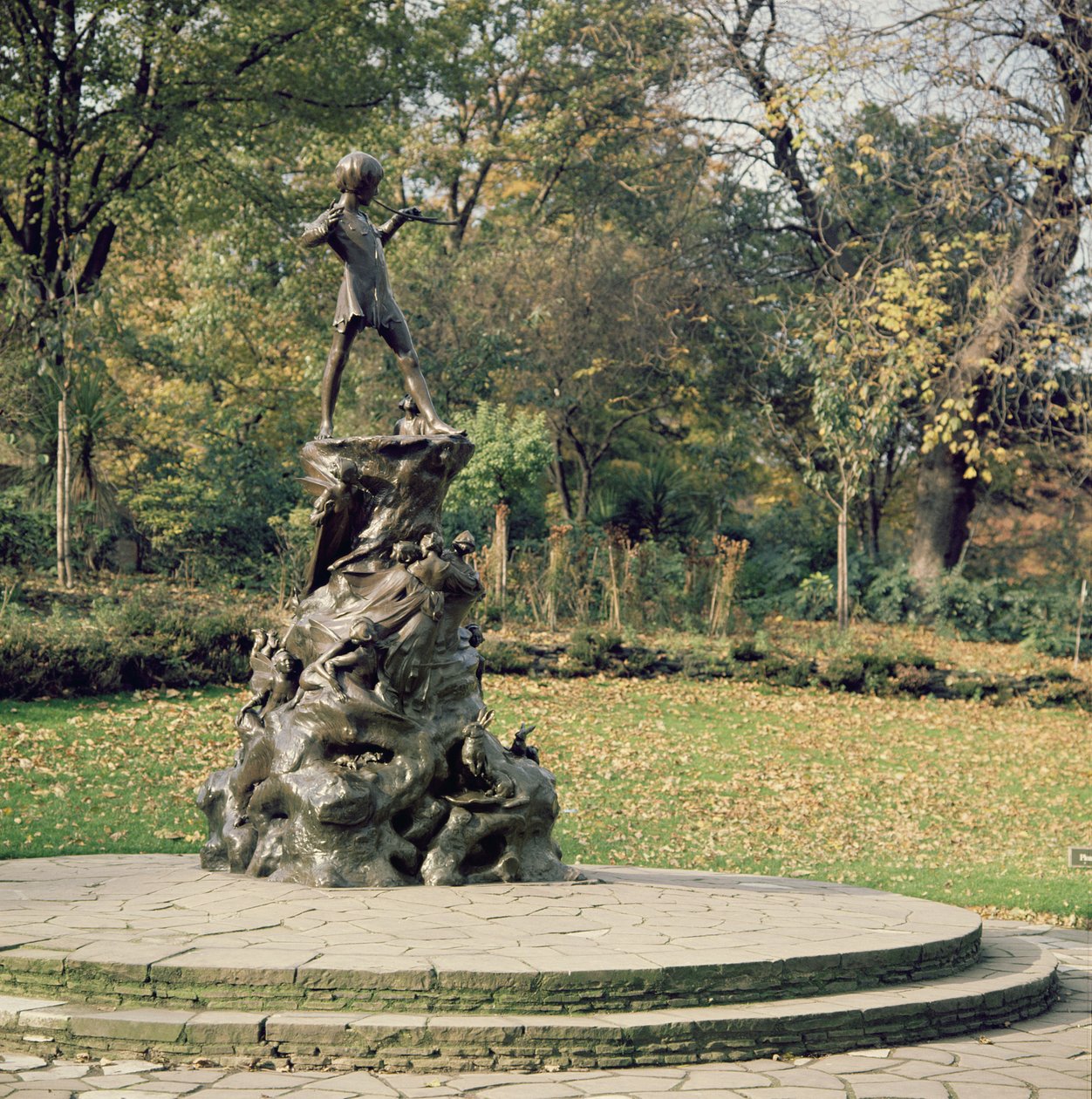 Peter Pan, 1912 (pronssi) tekijältä George James Frampton