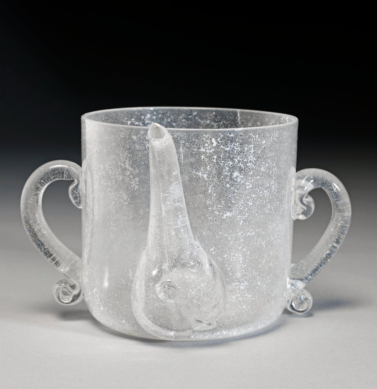 Posset-astia (puhallettua lyijylasia) tekijältä George Ravenscroft