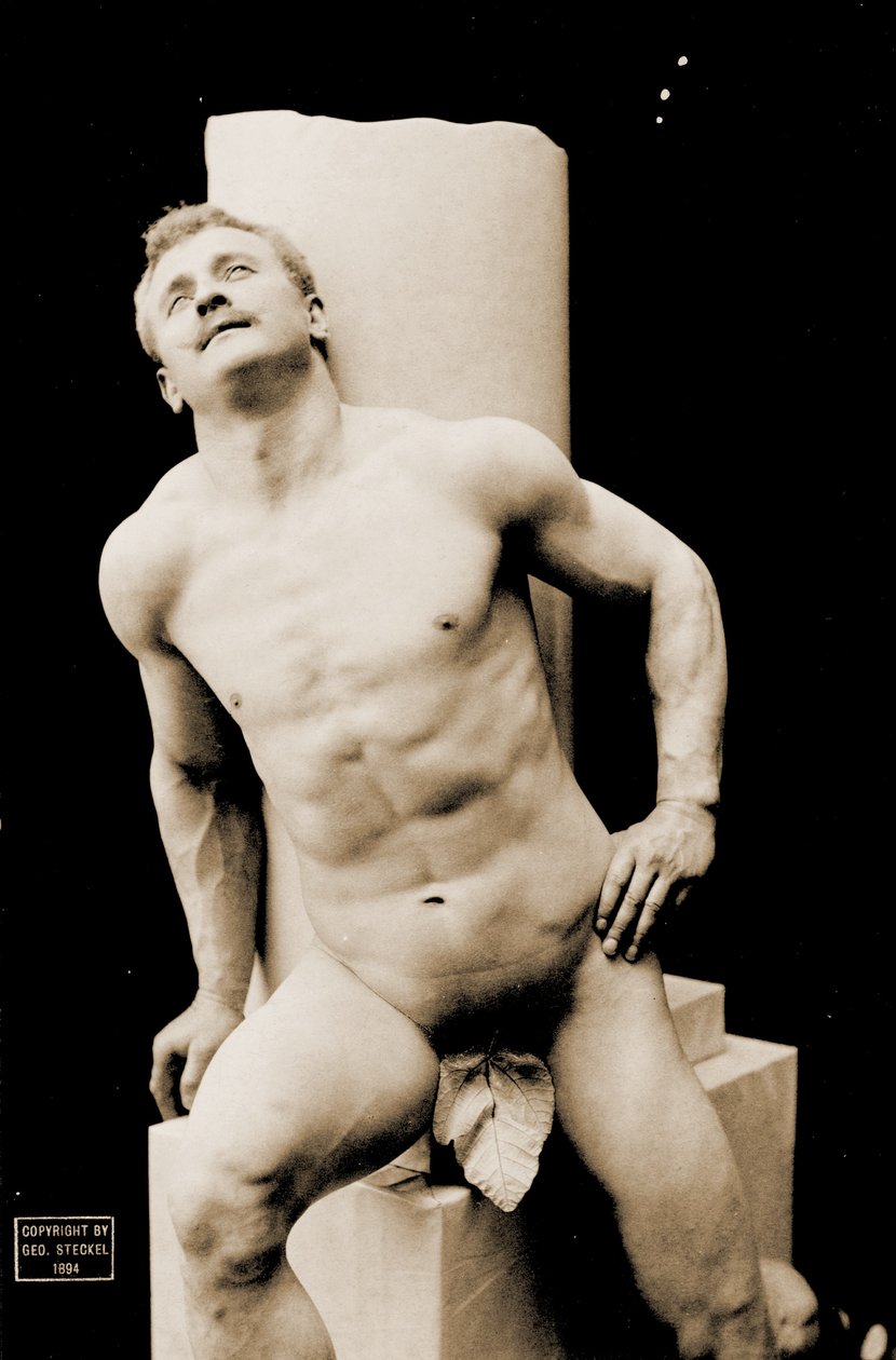 Eugen Sandow, klassisessa antiikin kreikkalais-roomalaisessa poseerauksessa, noin 1894. tekijältä George Steckel