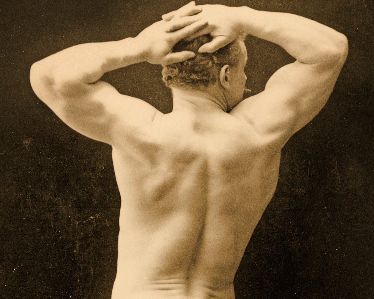 Eugen Sandow, klassisessa antiikin kreikkalais-roomalaisessa asennossa, n. 1894 tekijältä George Steckel