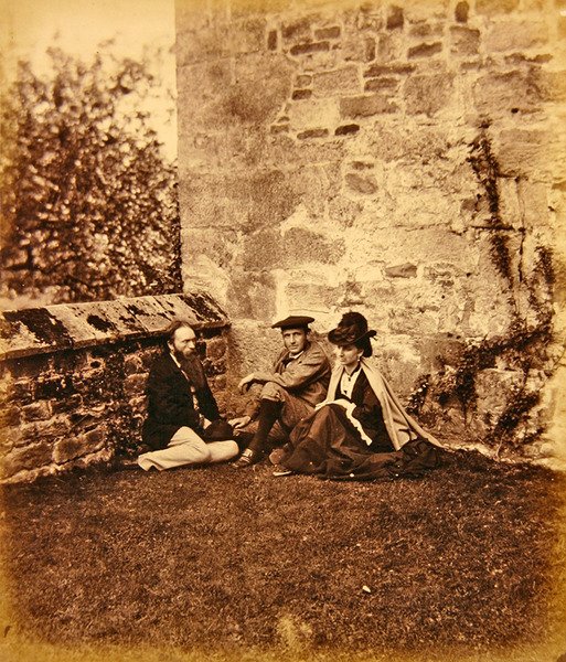 Howardin perheen valokuva-albumi (mustavalkoinen ja seepia valokuva) tekijältä George 9th Earl of Carlisle Howard