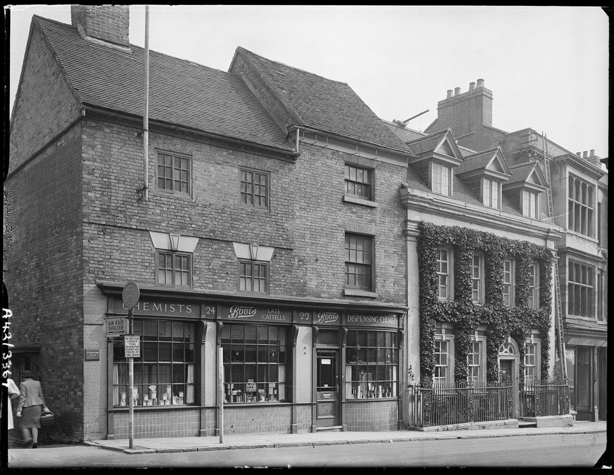 High Street, Sutton Coldfield, Birmingham, kevät 1942. tekijältä George Bernard Mason