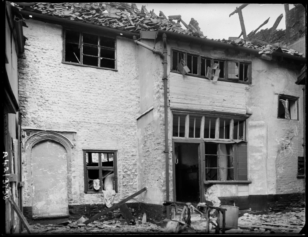The Great Hall, 127 Oak Street, Norwich, Norfolk, 1942. tekijältä George Bernard Mason
