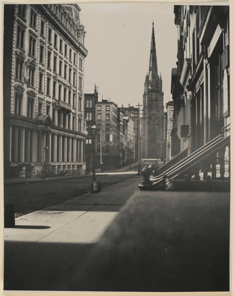 Wall Street, Manhattan (hopeagelatiiniprintti) tekijältä George Bradford Brainerd
