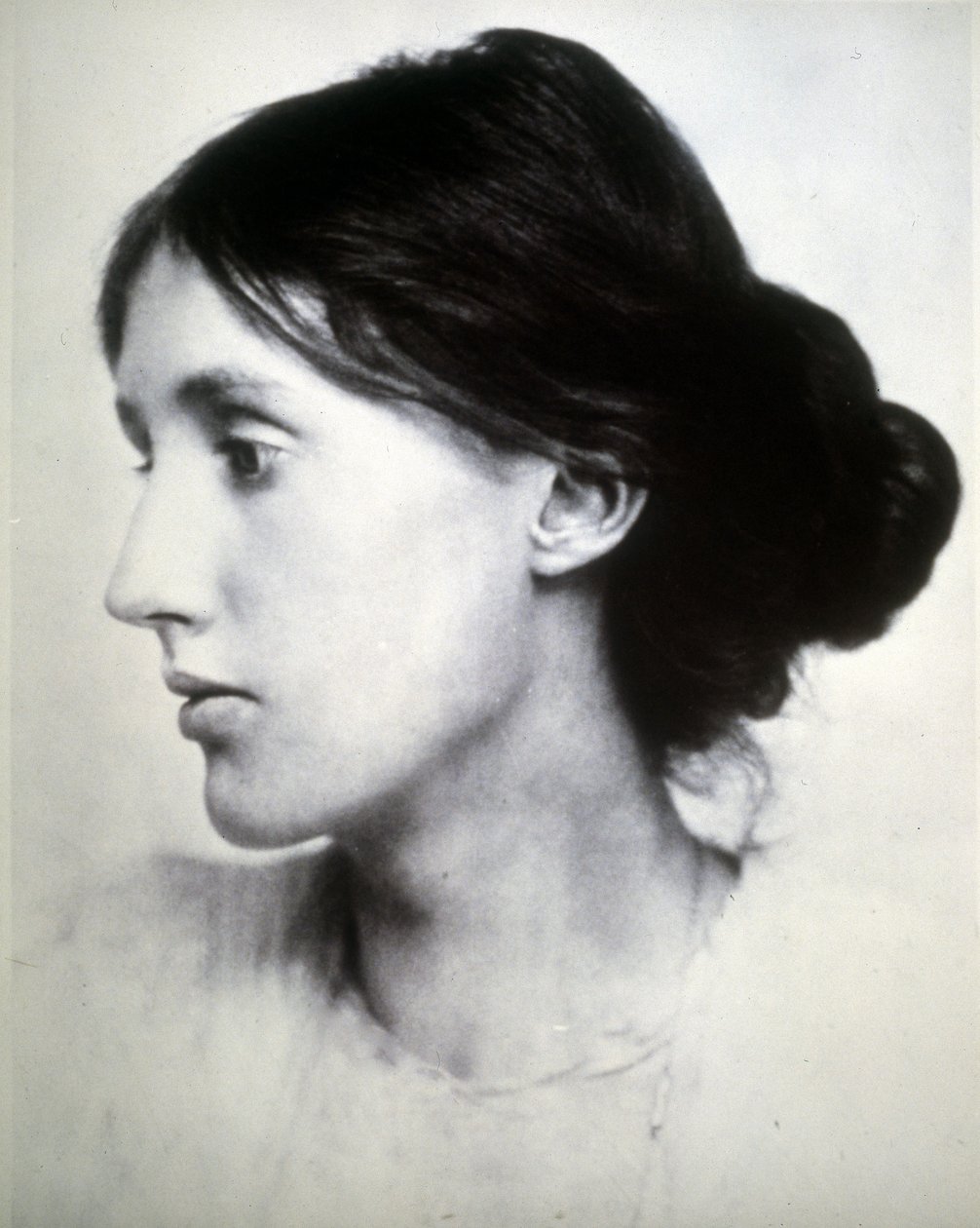 Virginia Woolfin (1882 - 1941) muotokuva. 1902 tekijältä George Charles Beresford