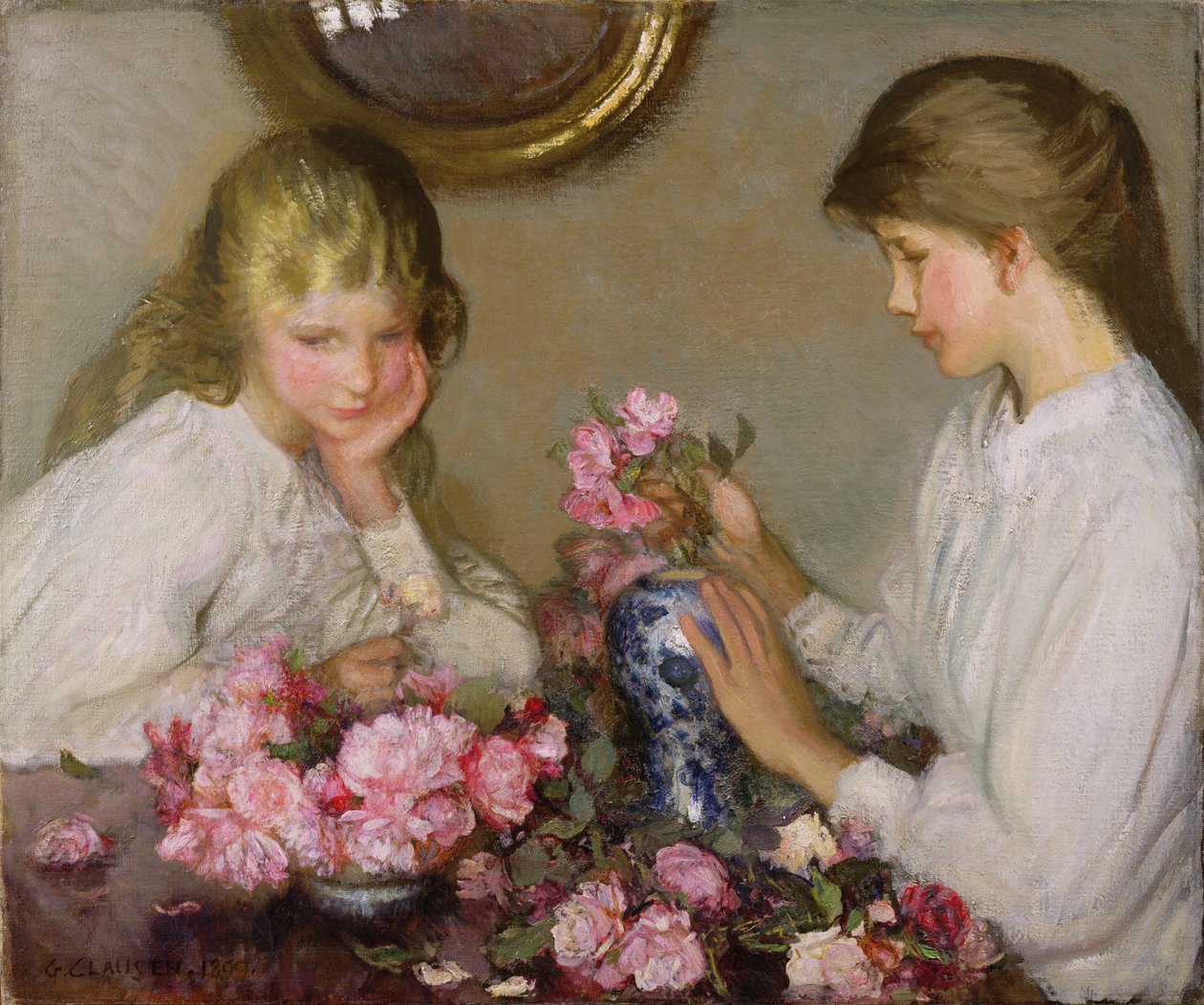 Kaksi tyttöä järjestämässä poseja tekijältä George Clausen