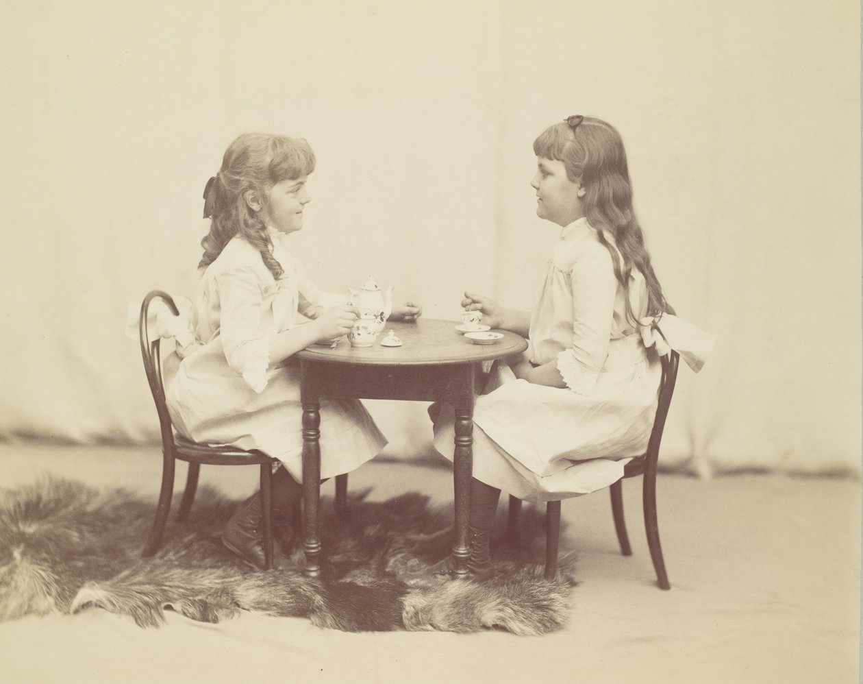 Frances ja Ethel de Forest, Robert de Forestin tyttäret, n. 1890. tekijältä George Collins Cox