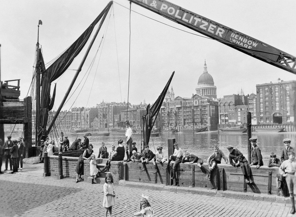 Bankside, Southwark Bridgen länsipuolella Lontoossa, 1930-luvun alussa tekijältä George Davison Reid