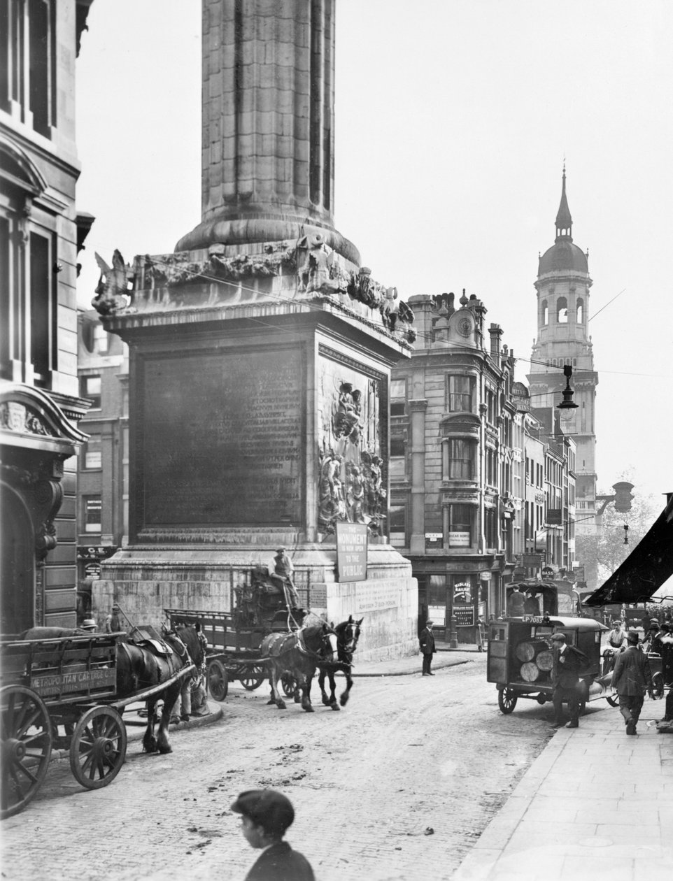 Monumentti ja Pyhän Magnus marttyyri, Lower Thames St, Lontoon kaupunki, ennen vuotta 1933 tekijältä George Davison Reid
