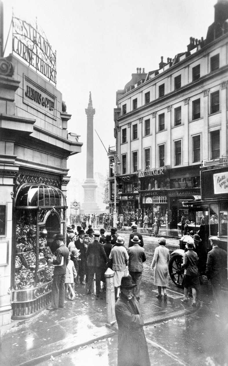 Nelsonin pylväs, The Strand ja Lyons Corner House, Westminster, Lontoo, ennen vuotta 1933 tekijältä George Davison Reid