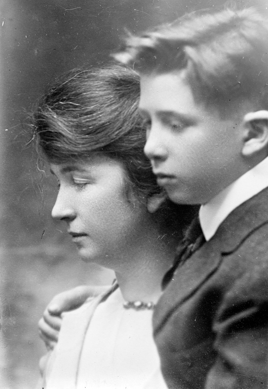 Margaret ja hänen poikansa Stuart, n. 1919 tekijältä George Grantham Bain
